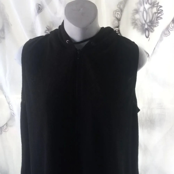 Catalina Swimwear size small. (Box 13) - Picture 3 of 4